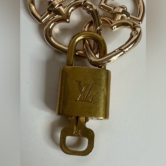Louis Vuitton Lock & key # 312 in box and dust bag with fashion chain included. - Picture 5 of 6
